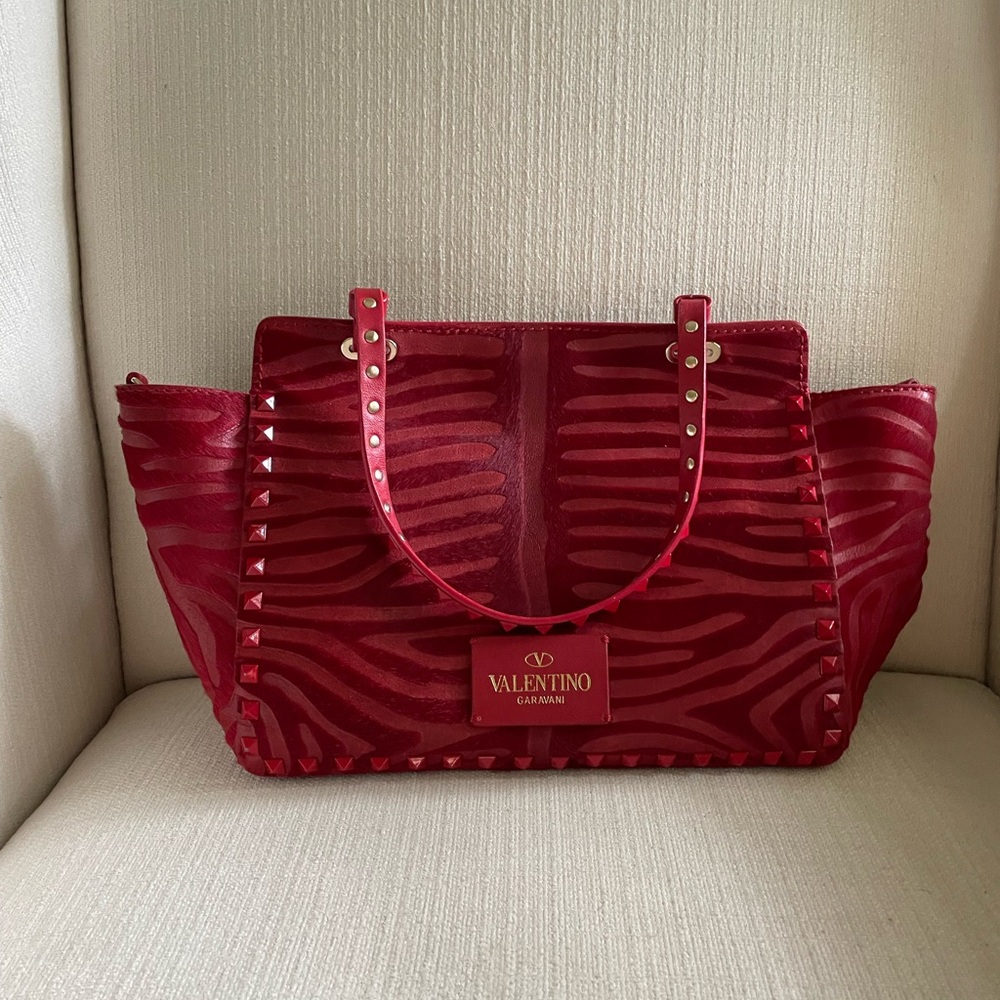 Valentino Garavani- Vitello Small Rockstud Double Handle Tote in red zebra print - Picture 2 of 11